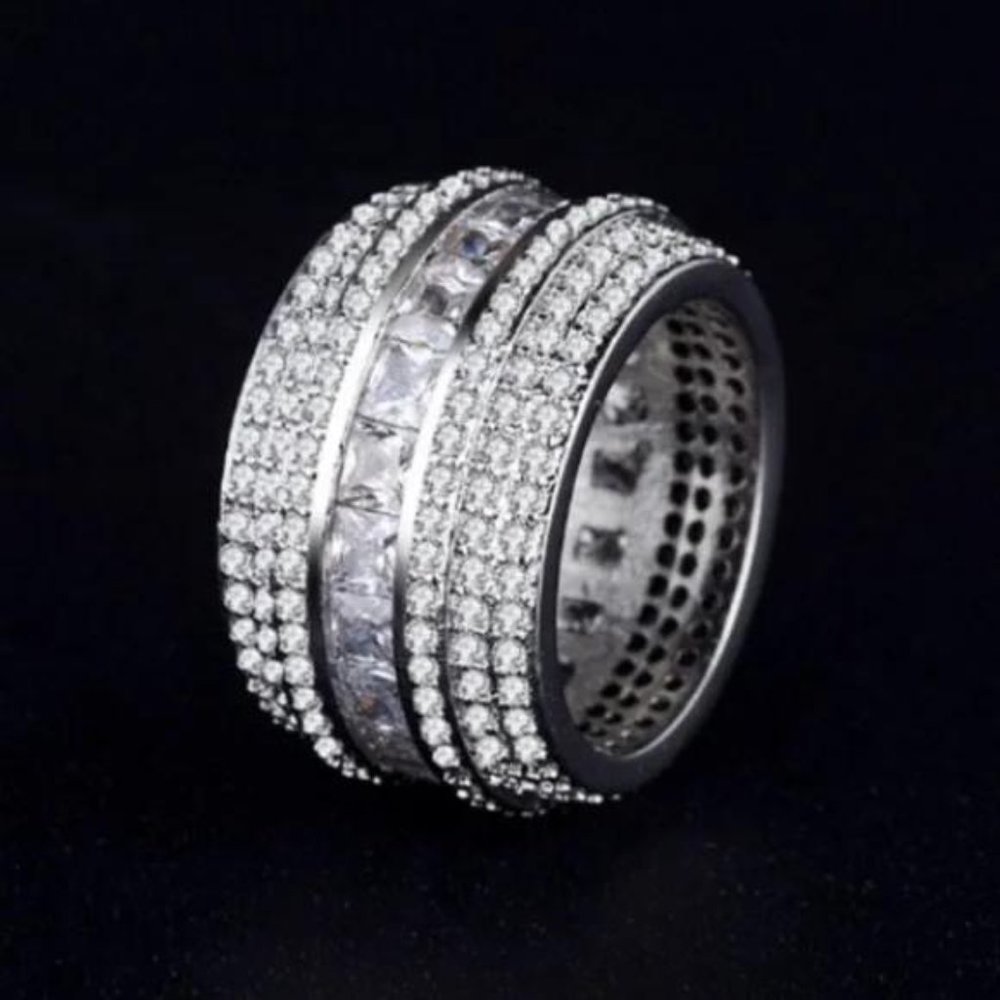 NEW LUXURY 925 STERLING SILVER DIAMOND BAND RING, CUTE RING, SHINY RING. - Picture 4 of 5